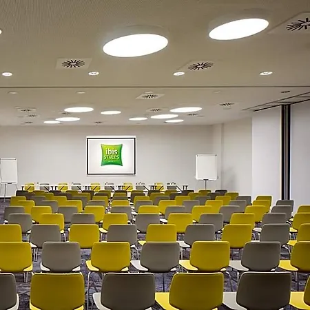 Hotel Ibis Styles Airport 3*